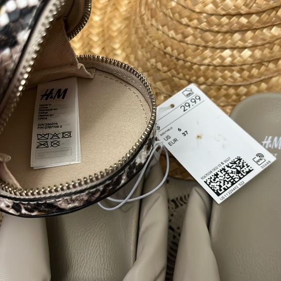 H&M Slides and Wallet Bundles - Picture 11 of 11